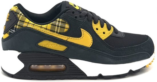 Zwarte sneaker met gele ruitdetails, geel Nike swoosh logo en air max demping.