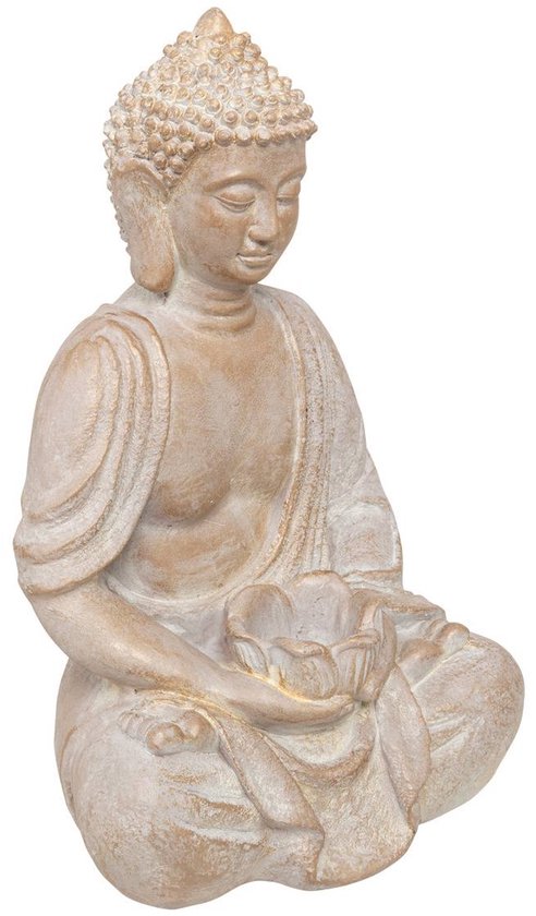 Zittende boeddha met gesloten ogen, houdende een lotusbloem, in beige kunststeen.