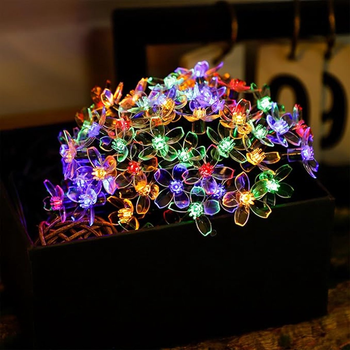 Solar-lichtsnoer - 7 meter lang - 50 LED - 8 lichtstanden - Ontwerp in de vorm van een bloem - Solar-tuinverlichting - Sfeerverlichting - Buitenverlichting - Tuindecoratie - Kleurrijke decoratieve lichtsnoeren voor tuinen en terrassen