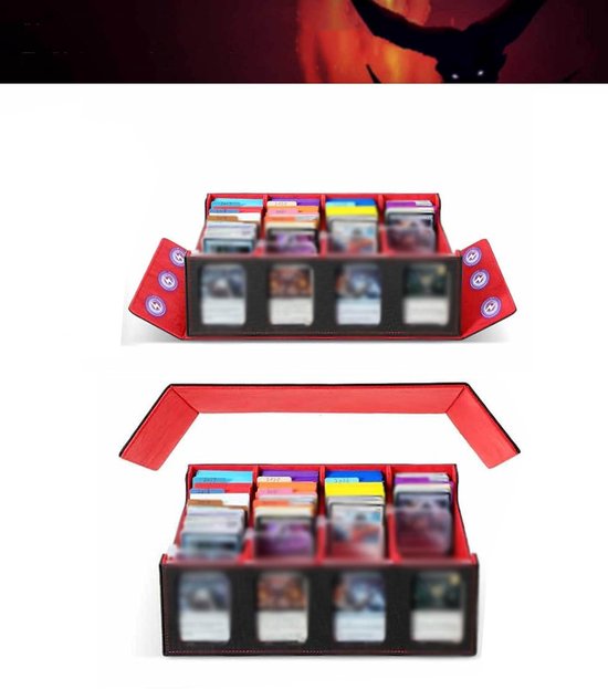 Een open rode en zwarte kaartendoos met kaarten erin. De zijkanten zijn opengevouwen.
