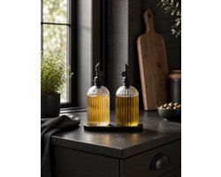 Souwaira Olazi – Olie en Azijn Set – 2x 400 ml Olijfolie Dispenser – Glazen Flessen met Schenktuit – Matzwart – Houten Houder