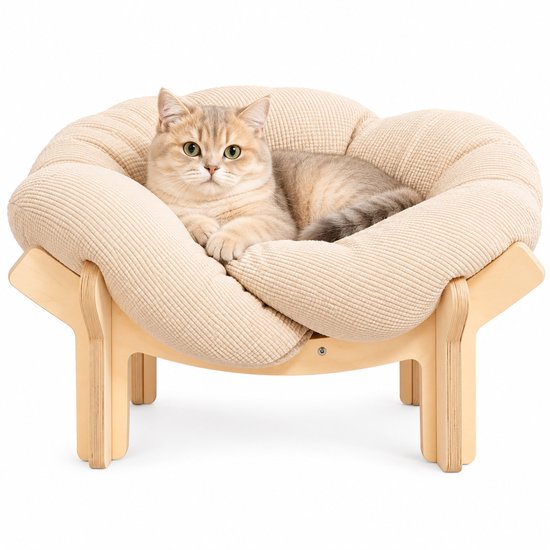 Beige, ronde kattenmand van corduroy op een houten frame, met een kat die erin ligt.