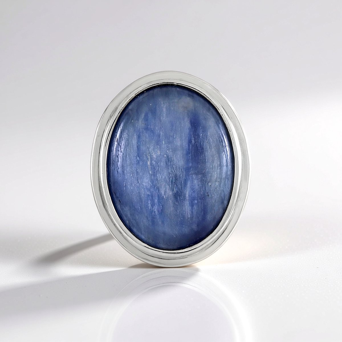 Cavill - Zilveren Hanger met 6,58 ct Nepal Kyaniet - 925 Sterling Zilver, Platina Afwerking - Ovaal Cabochon - Elegante Blauwe Edelsteen