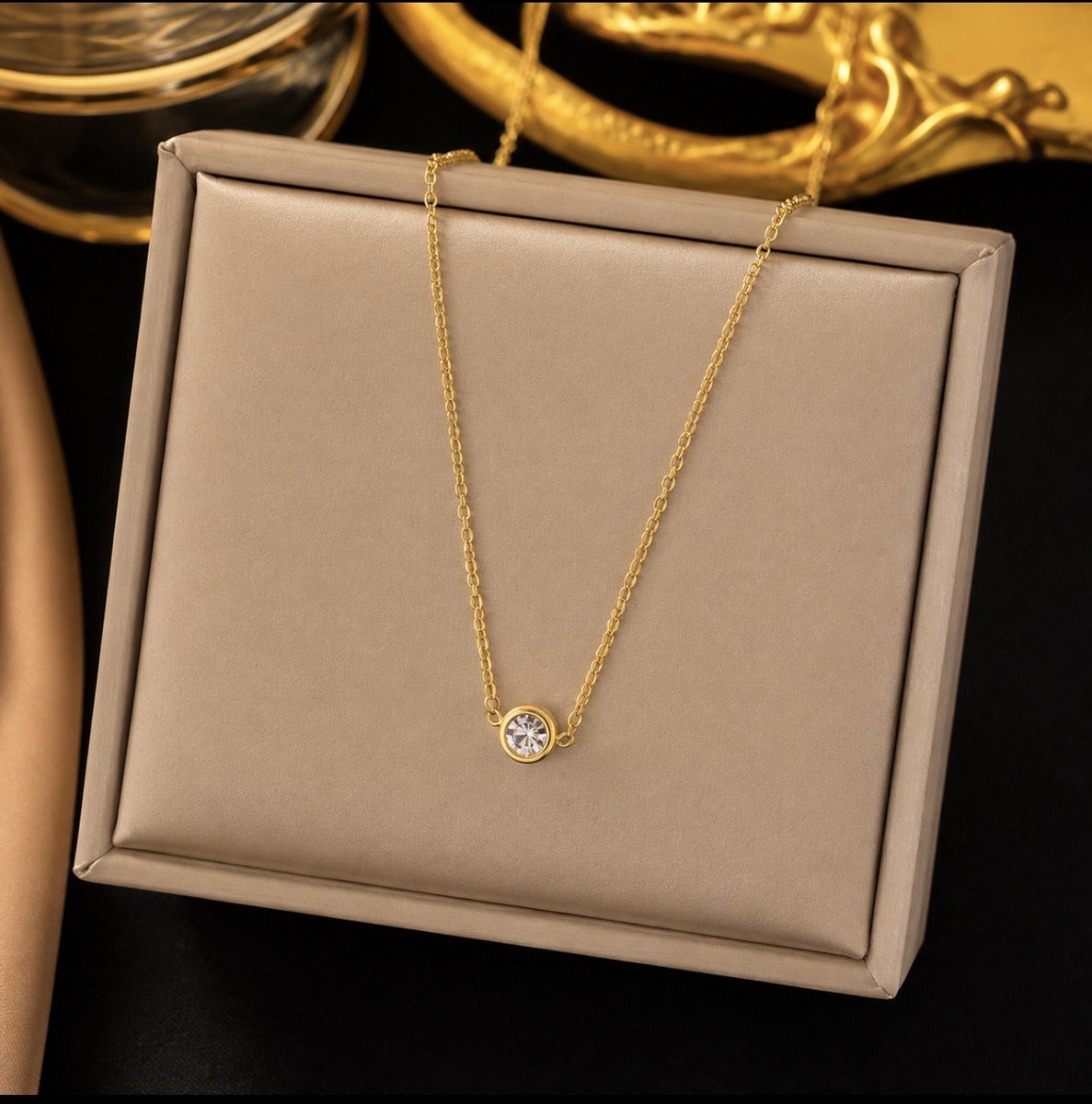 Goudkleurige Damesketting – Elegante Strass Hanger