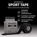 Zwarte rol Skinectics sporttape, met "Professional Sport Tape" en "BLACK" op de doos.