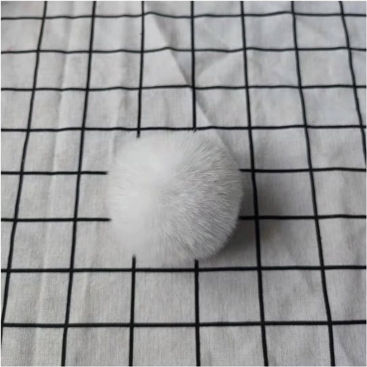 Zachte Faux Fur Pompoms voor Creatieve Projecten, Fluffy Pluche Bollen voor Kerstdecoratie, DIY Pompoms voor Hoeden, Wit, 50mm, 20 Stuks
