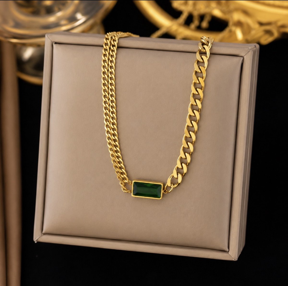 Goudkleurige Damesketting met Groene Steen