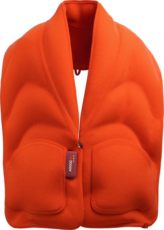 Oranje, gewatteerde verwarmde sjaal met kraag en Stoov-label, vooraanzicht.