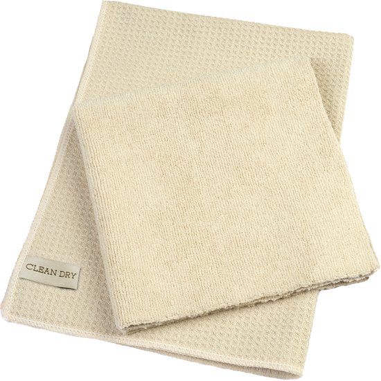 Set van twee beige microvezeldoeken met wafelstructuur, voorzien van een label met de tekst CLEAN DRY.