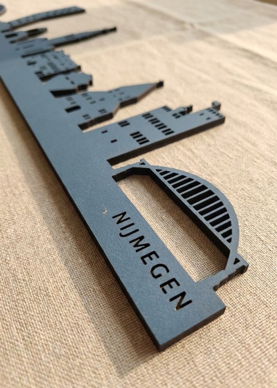 Houten Skyline Nijmegen | Wanddecoratie voor aan de muur | Blauw MDF | 70 x 14 cm