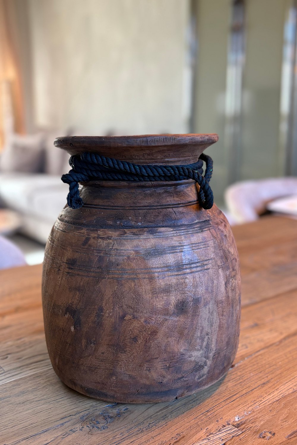 grote houten ronde Nepalese vaas oude houten ronde kruik