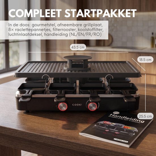 Zwarte COOK gourmetset met afzuiging, 8 pannetjes, grillplaat en handleiding op houten tafel. Afmetingen: 43,5x25,5x18,5cm.