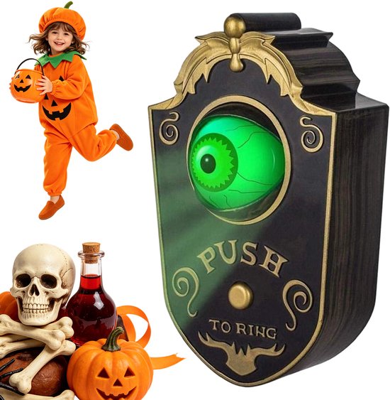 Halloween-deurbel met groen oog naast een kind in pompoenkostuum, een schedel en een pompoen.