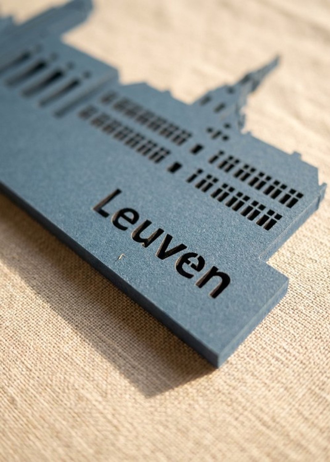 Houten Skyline Leuven | Wanddecoratie voor aan de muur | Blauw MDF | 70 x 13 cm