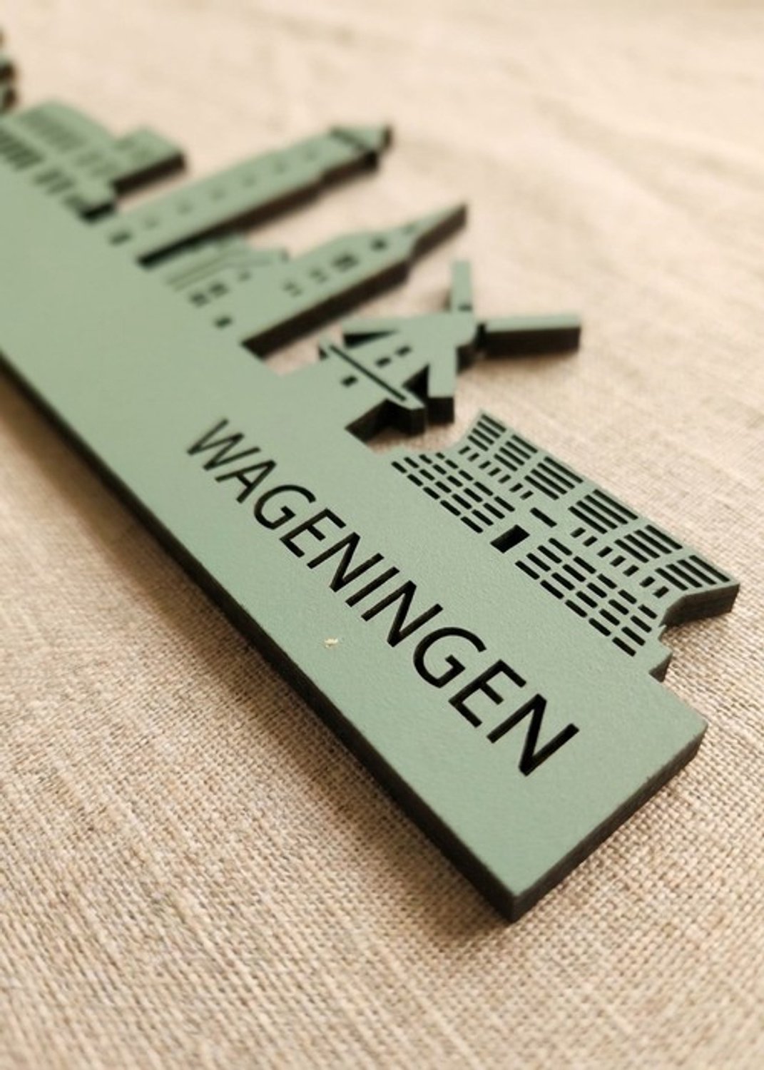 Houten Skyline Wageningen | Wanddecoratie voor aan de muur | Groen MDF | 70 x 13 cm