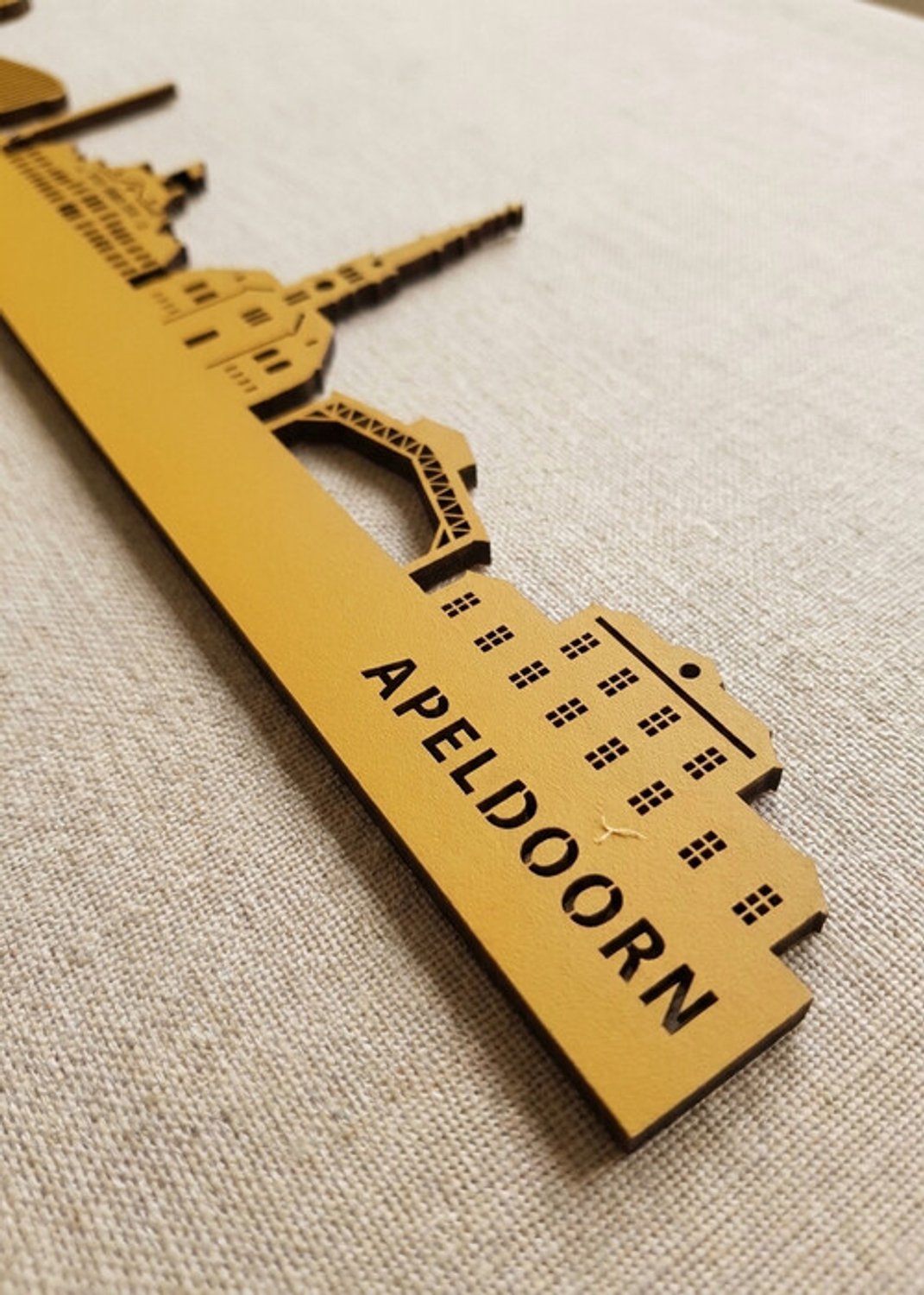 Houten Skyline Apeldoorn | Wanddecoratie voor aan de muur | Geel MDF | 100 x 17 cm