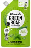 Marcel's Green Soap navulverpakking afwasmiddel basilicum & vetiver met een wasbeertje en groene achtergrond.