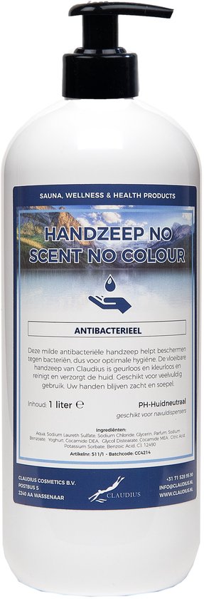 Witte fles handzeep van Claudius met zwarte pomp. Het etiket heeft een blauw landschap met de tekst 'HANDZEEP NO SCENT NO COLOUR ANTIBACTERIEEL'.
