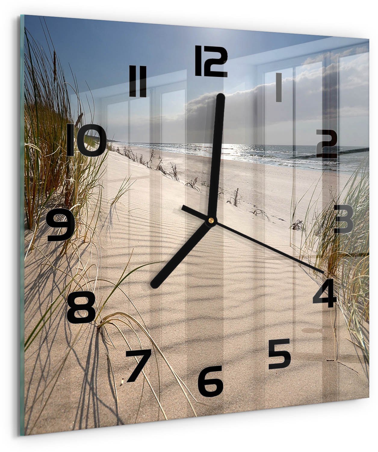TULUP Wandklok - Mrzeżyno-strand Wandklok Glas Decoratie - 30x30 cm - Beige Gekleurde Glazen Klok - Zwarte handen - Vierkante Klok - Klok Glas Met Opdruk - Moderne Wandklok Glas