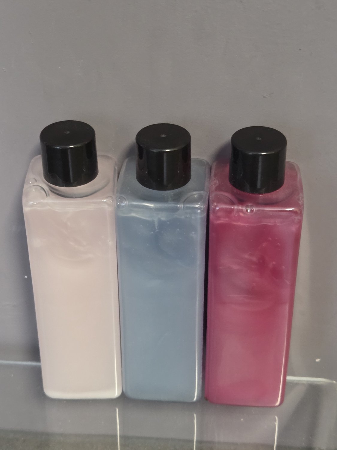 assortiment douche gel 3 x 150 ml - jojoba - kersen - framboos - leuk kado- kerst - verjaardag