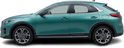 Zij-aanzicht van een groene Kia XCeed met chromen accenten en zwart-zilveren velgen.