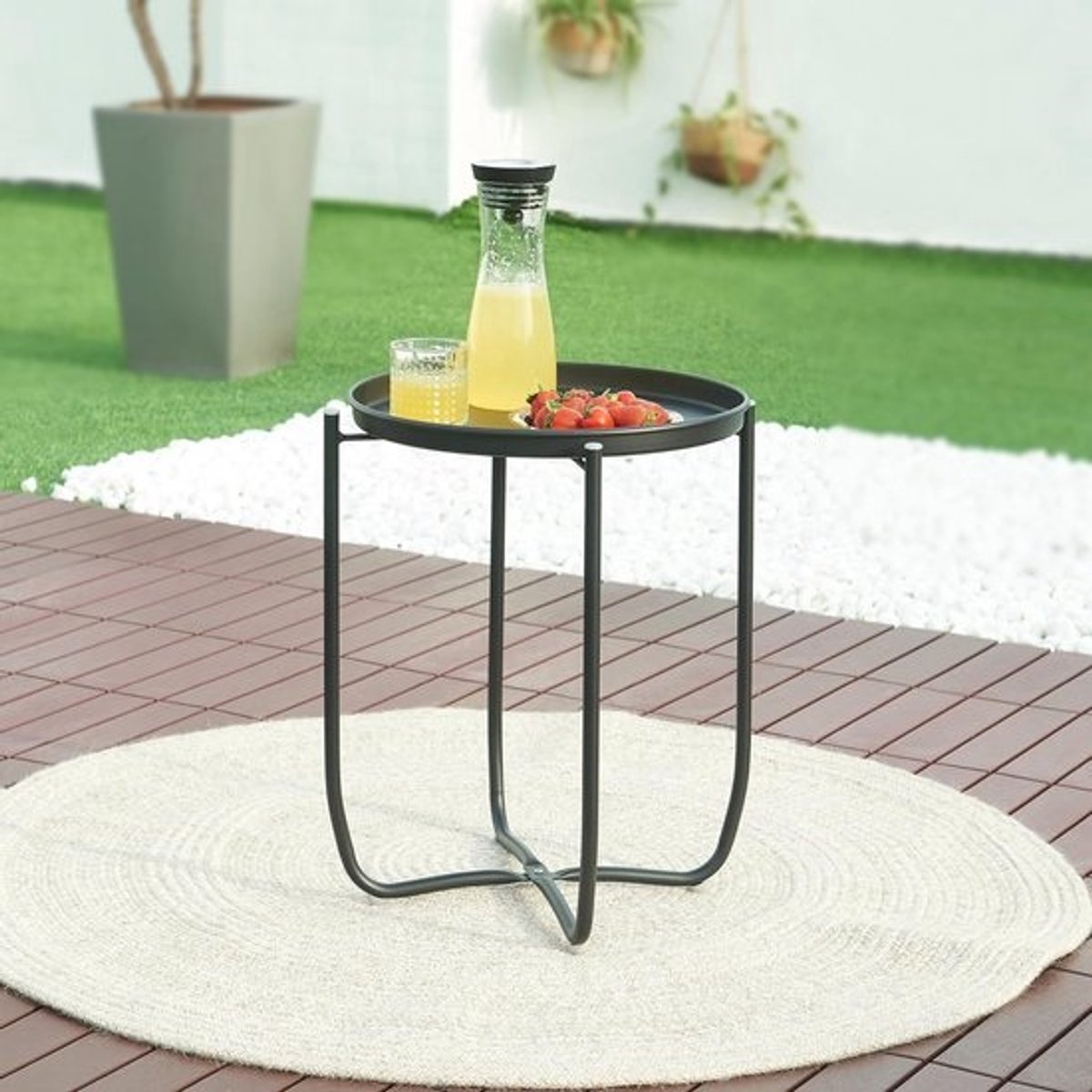 Ronde bijzettafel met afneembare dienblad voor tuin en balkon 53x 40 cm metaal zwart