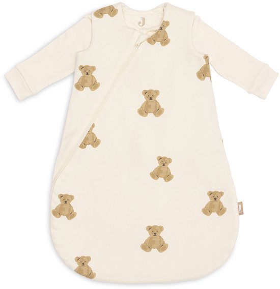 Crèmekleurige babyslaapzak met lange mouwen en een all-over teddybeerprint. Voorzien van een ritssluiting.