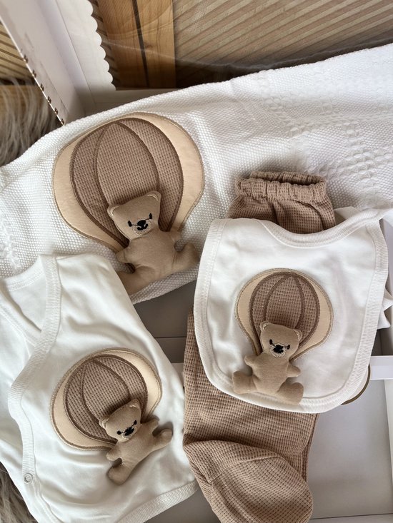 Luxe 10 delige set met deken -geschenkdoos-100% katoen-new born set- babyshower-kraam cadeau - boy girl -bruin beige-beer ballon- 0 tem 4 maanden — afbeelding 2