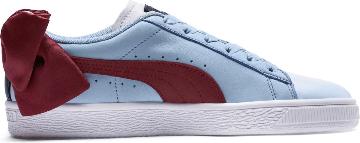 PUMA Sneakers Basket Bow Dames Lichtblauw Maat 40 - Schoenen.nl