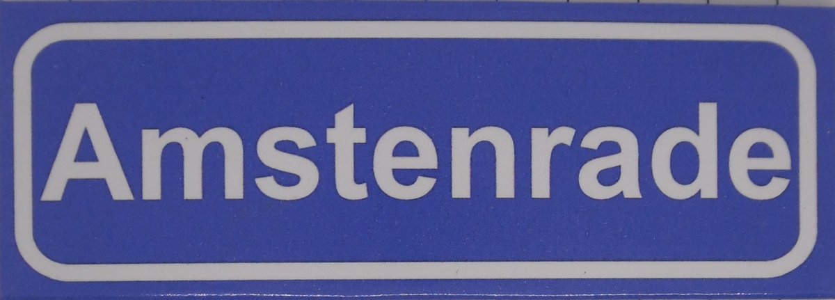 Souv© - koelkast magneet - plaatsnaam bord - kombord - souvenir - koelkastmagneetje - relatiegeschenk Amstenrade