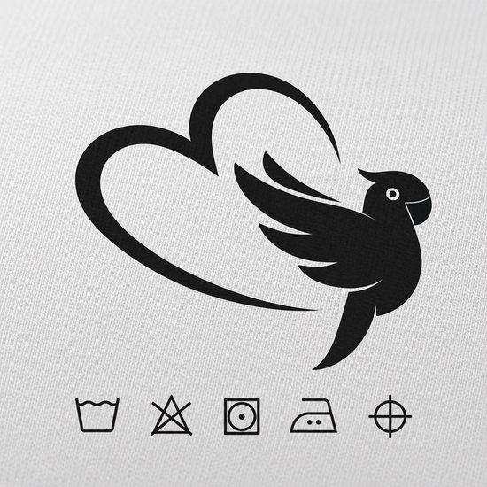 Zwart RedParrot logo met hartvorm en wasinstructies.