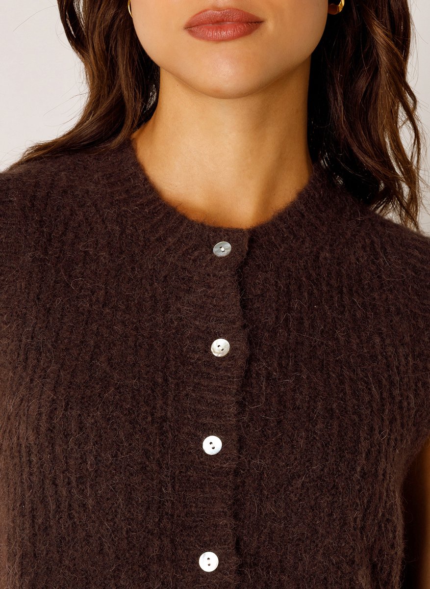 Base Level vest Nell