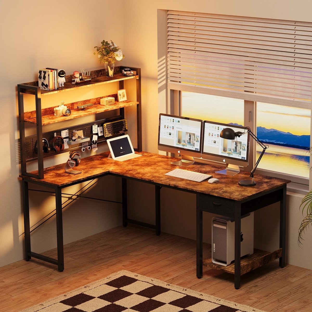 L-vormig bureau met opbergruimte - Computerbureau met RGB LED-verlichting - USB-poorten en stopcontacten - Pegboard met haken - Omkeerbare plank - Gaming, werken en studeren