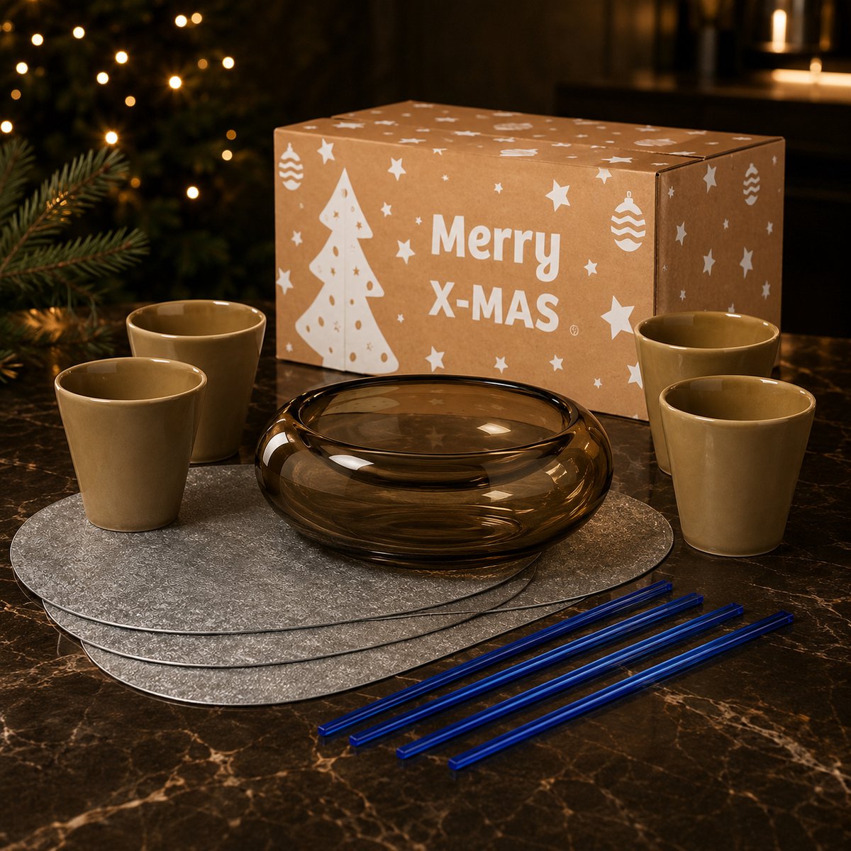 Fameilleur Luxe Kerstpakket 13-Delig Non-Food – Glazen Sierschaal Bruin, 4 Zilveren Placemats, 4 Olijfgroene Bekers en 4 Blauwe Glazen Eetstokjes – Kerstgeschenk, Eindejaarsgeschenk, Relatiegeschenk en Personeelscadeau voor Bedrijven- kerst pakket
