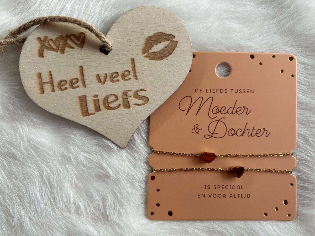 Creaties van hier – Hart Armband Dubbel - goud – 8x9 – verstelbaar - Moeder & Dochter - met houten hartje