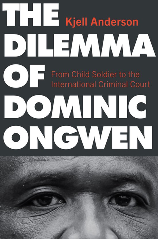 Boekomslag: 'The Dilemma of Dominic Ongwen' door Kjell Anderson, met een zwart-wit close-up van een gezicht.