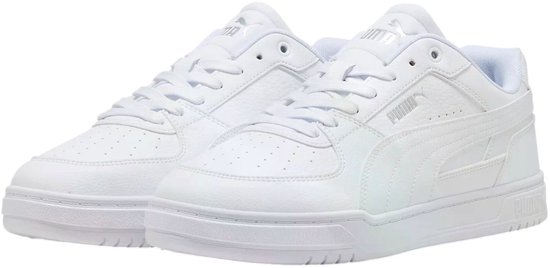 Witte Puma Caven III sneakers met Puma logo op de zijkant en vetersluiting.