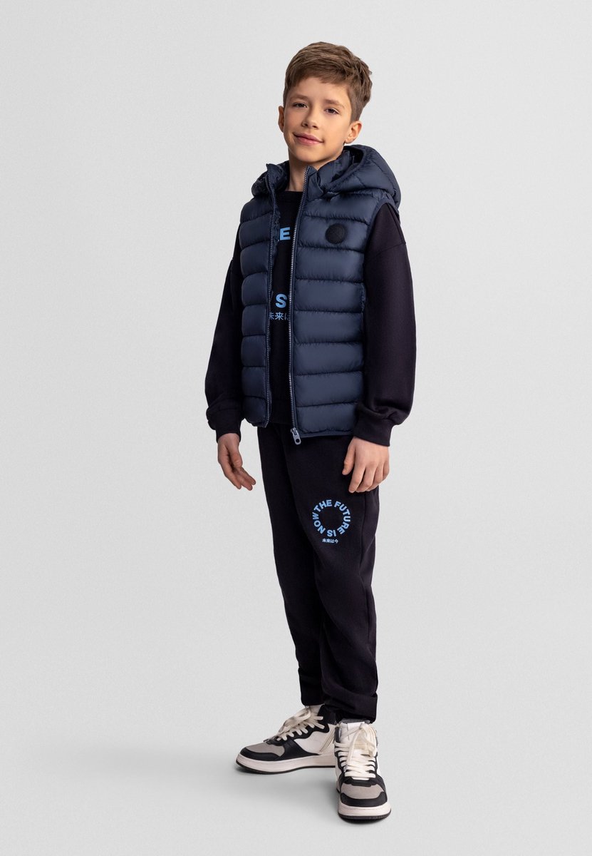Minoti gewatteerde bodywarmer jongens met capuchon donkerblauw
