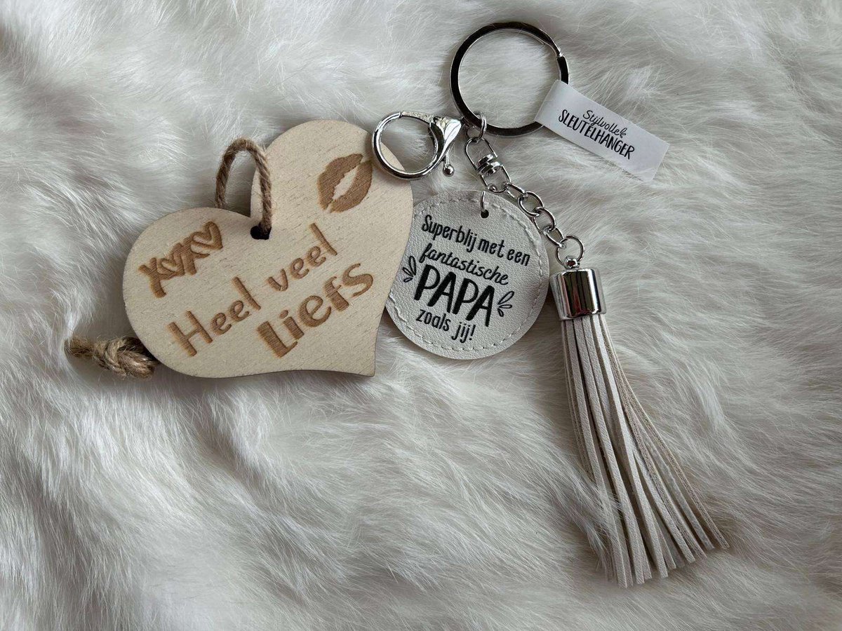 Creaties van hier – Tassel – Tashanger - Sleutelhanger – 17x5 cm – imitatie leer – Papa - met houten hartje