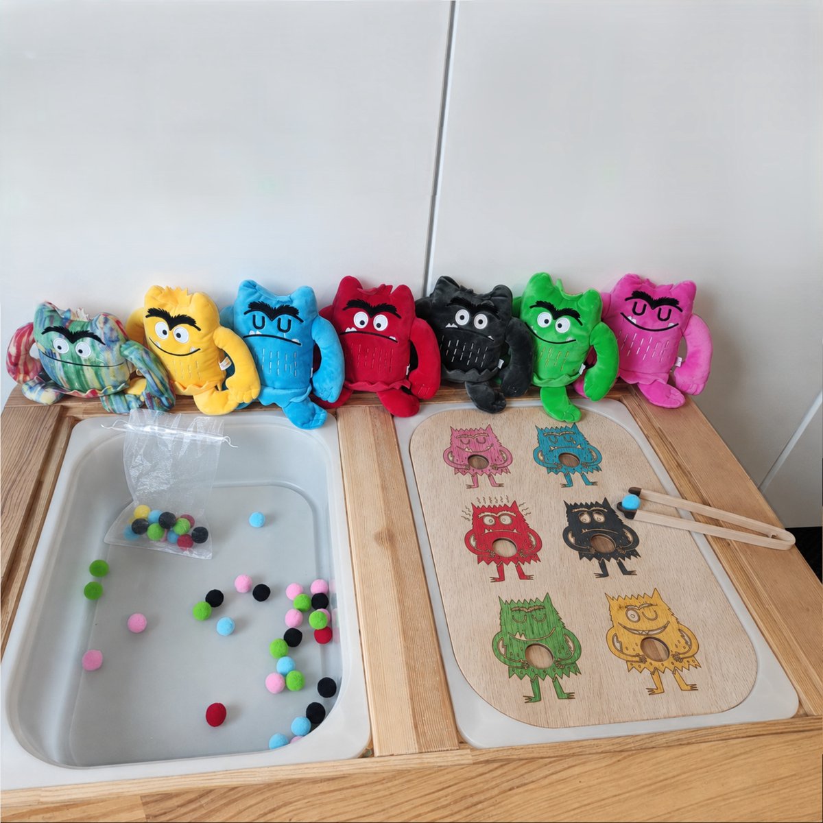 Activiteitenbord 'Het kleurenmonster met pompoms'