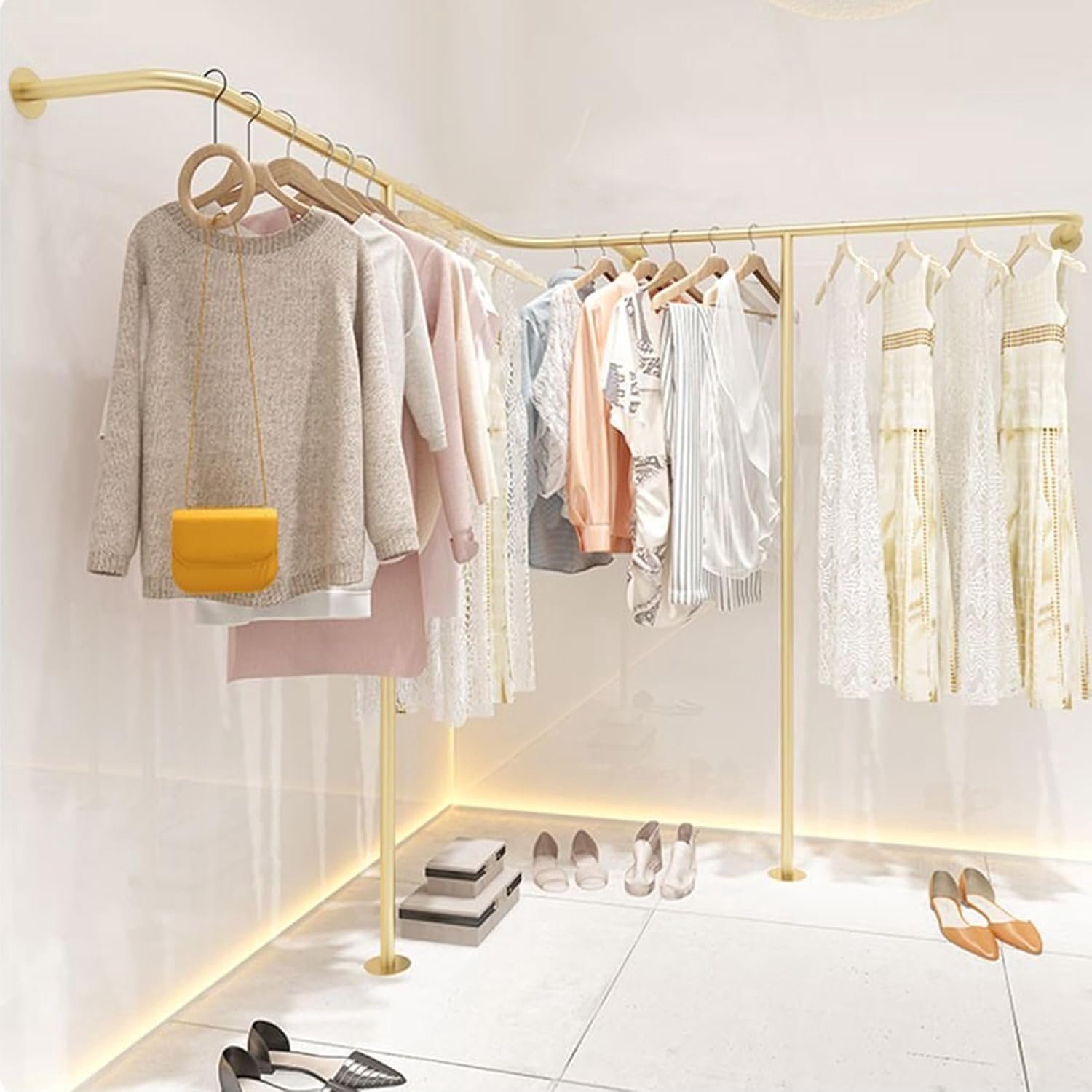 UrbanRack Elite Kledingdisplay – Gouden/Zilveren Wandgemonteerd Metalen Kledingrek met Kledingstang, Heavy Duty Retail Display en Garderobe Organizer voor Winkel, Boetiek, Studio en Slaapkamer – 250/300/350/400/450 cm