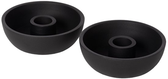 Set van twee lege, ronde zwarte metalen kaarshouders voor dinerkaarsen.