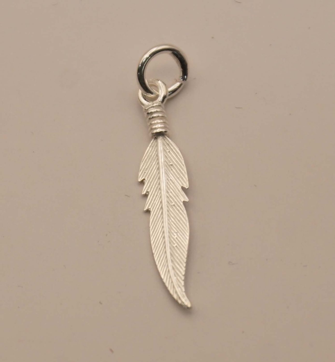 Zilveren hanger veer - sterling zilveren hanger natuurlijk veer - veer voor aan ketting - veer voor aan collier - hanger voor geliefde persoon - cadeau voor hem of haar