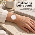 Rosegouden horloge om een pols, met tekst: Tijdloos bij iedere outfit. Elegant, subtiel en gemaakt voor elke dag.