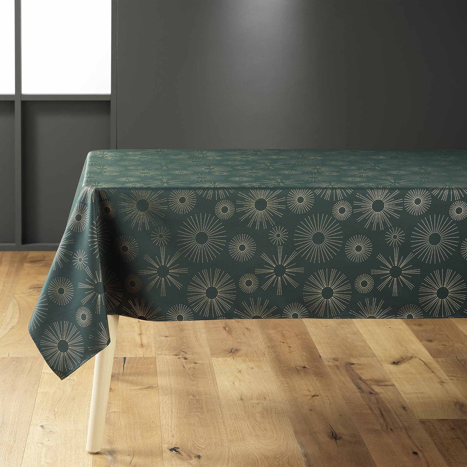 Douceur d'intérieur - Groen tafelkleed met gouden patroon PAMPILLE
