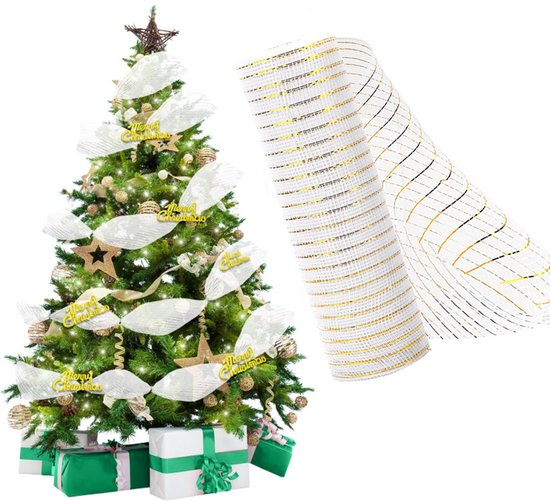 Kerstboom versierd met wit en goud gaaslint en 'Merry Christmas' teksten, naast een rol wit en goud lint.