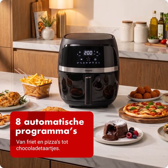 Zwarte heteluchtfriteuse op een aanrecht, met op de voorgrond kip, pizza en chocolade lava cake. "8 automatische programma's Van friet en pizza's tot chocoladetaartjes."