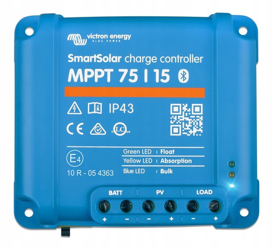 Bovenaanzicht van blauwe Victron SmartSolar MPPT 75/15 met technische specificaties en een blauw LED-lampje.