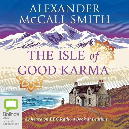 Boekomslag: The Isle of Good Karma door Alexander McCall Smith, met besneeuwde bergen, een huis aan zee en mandala's.