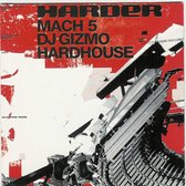 CD-hoes Harder Mach 5 door DJ Gizmo met abstracte rood-witte grafische elementen en industriële machine-onderdelen.